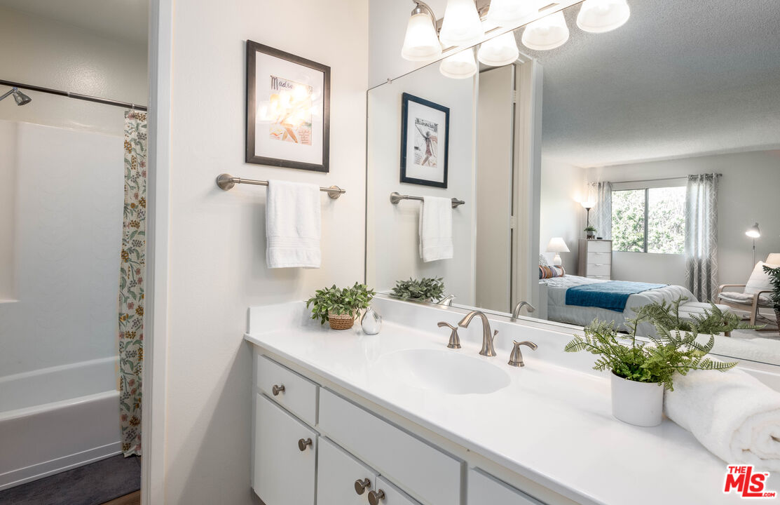 6050 CANTERBURY DR Unit: G228