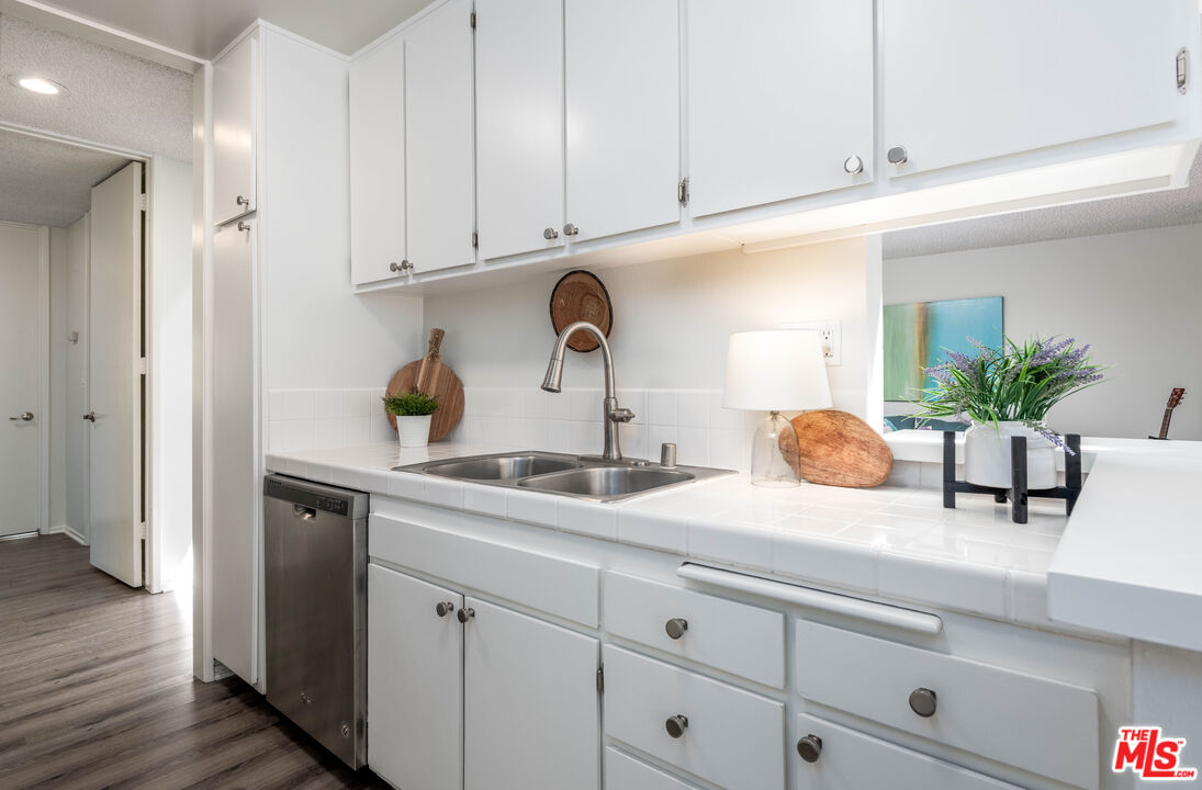 6050 CANTERBURY DR Unit: G228