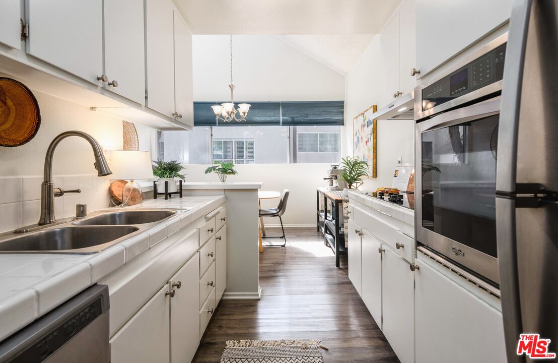 6050 CANTERBURY DR Unit: G228