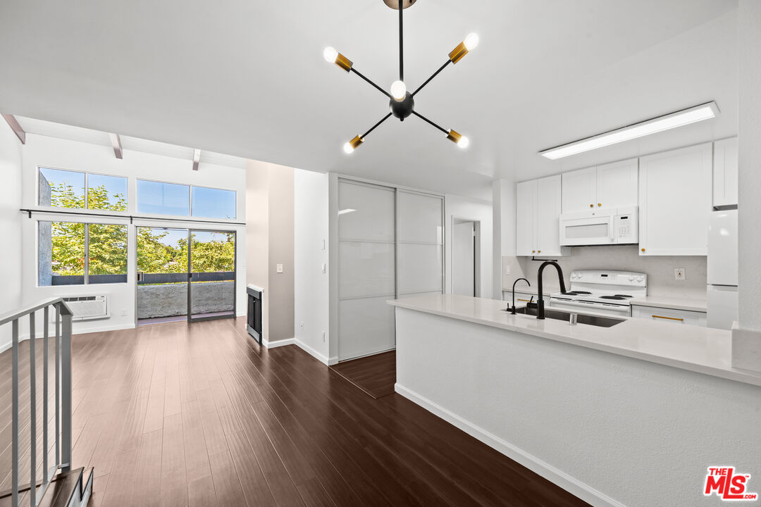 4900 Overland Ave Unit: 270