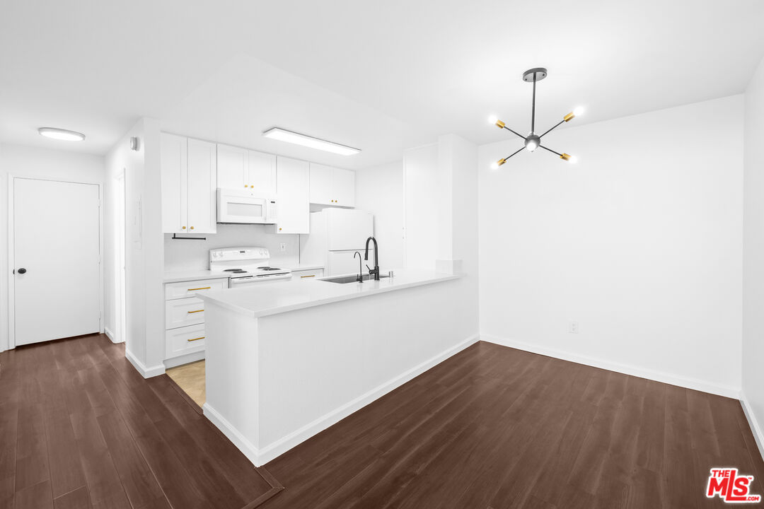 4900 Overland Ave Unit: 270