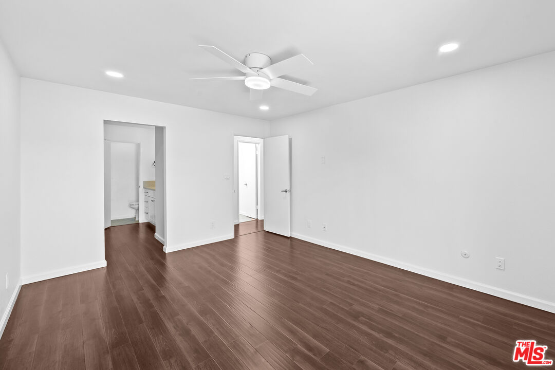 4900 Overland Ave Unit: 270