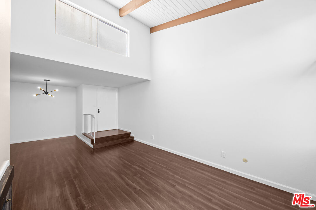 4900 Overland Ave Unit: 270