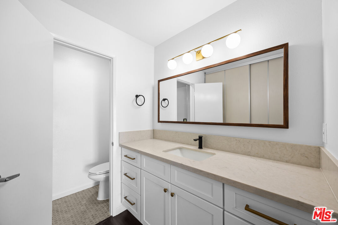 4900 Overland Ave Unit: 270