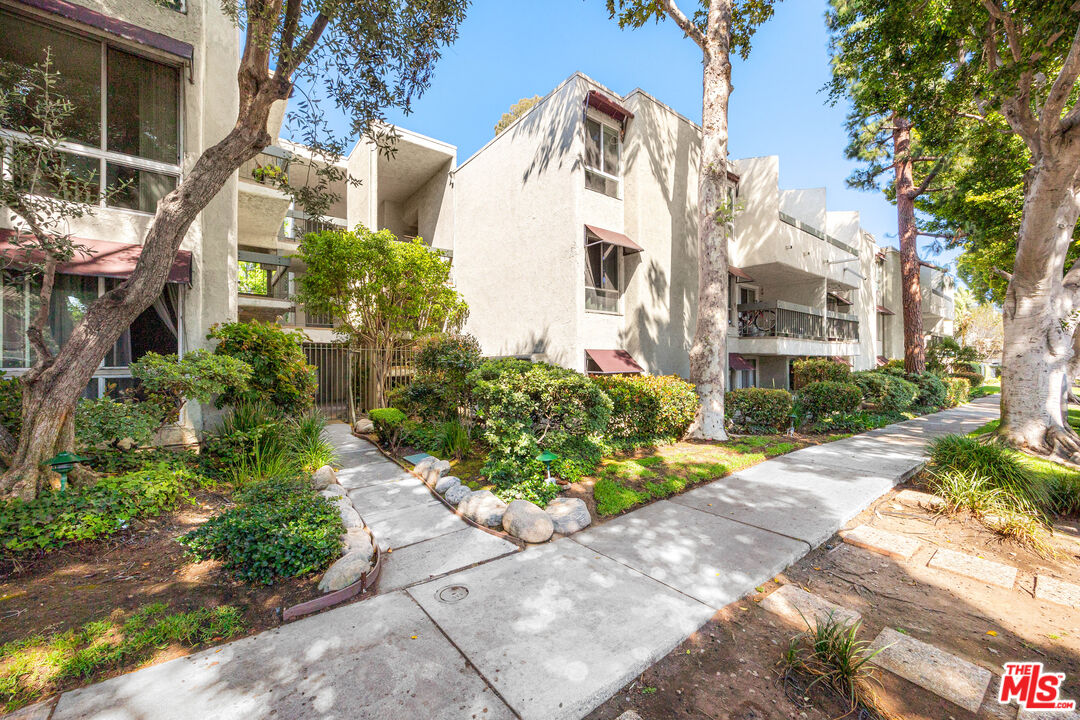 4900 Overland Ave Unit: 270