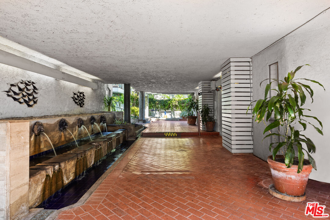 4900 Overland Ave Unit: 270