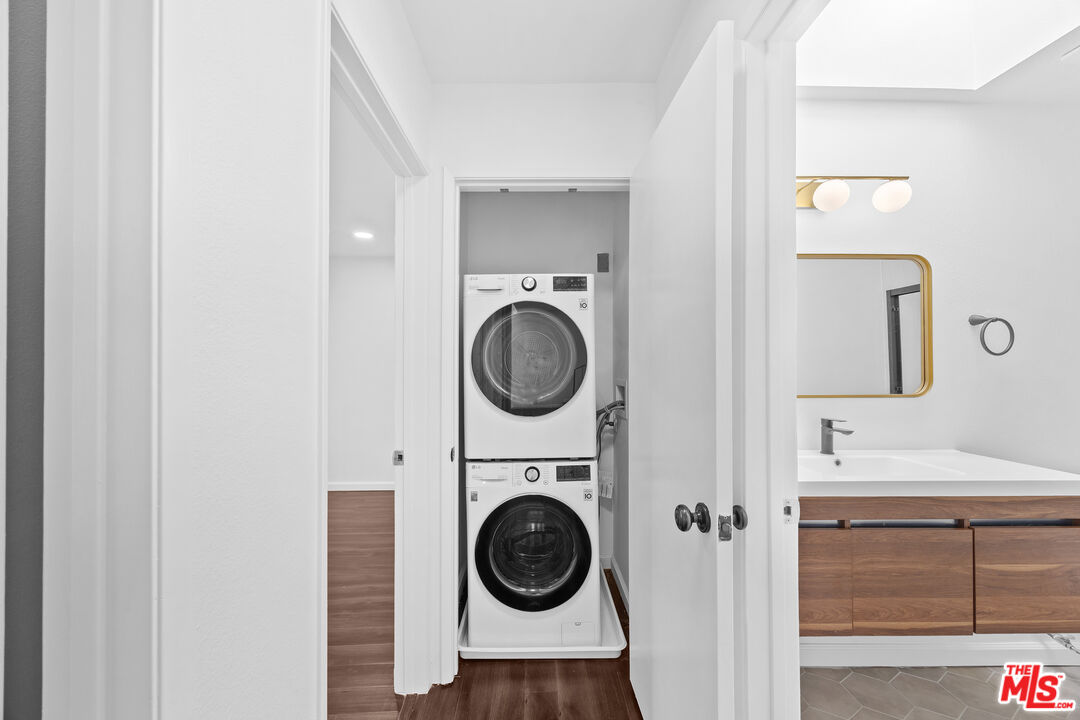 4900 Overland Ave Unit: 270