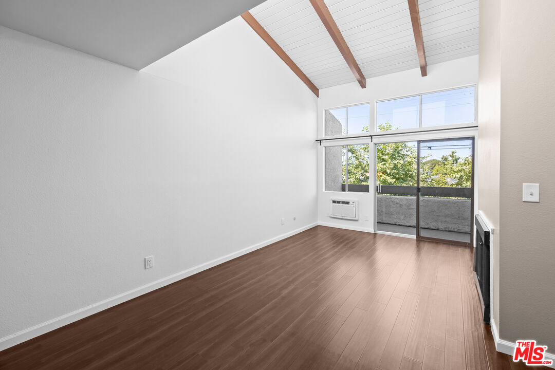 4900 Overland Ave Unit: 270