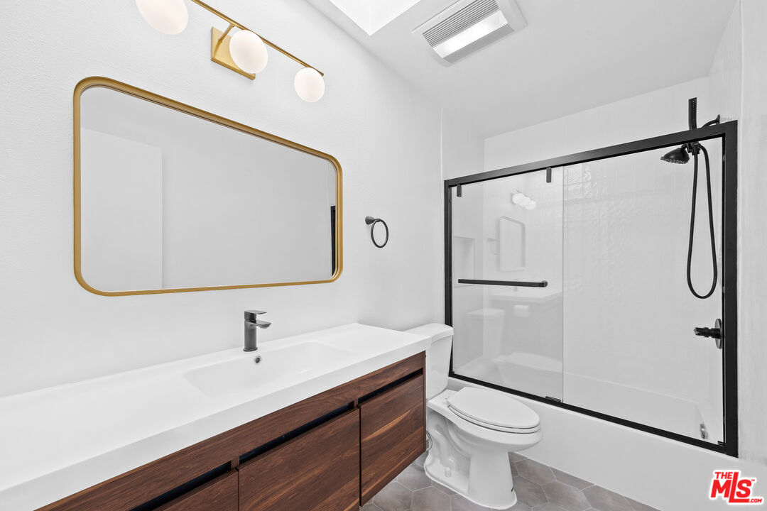 4900 Overland Ave Unit: 270