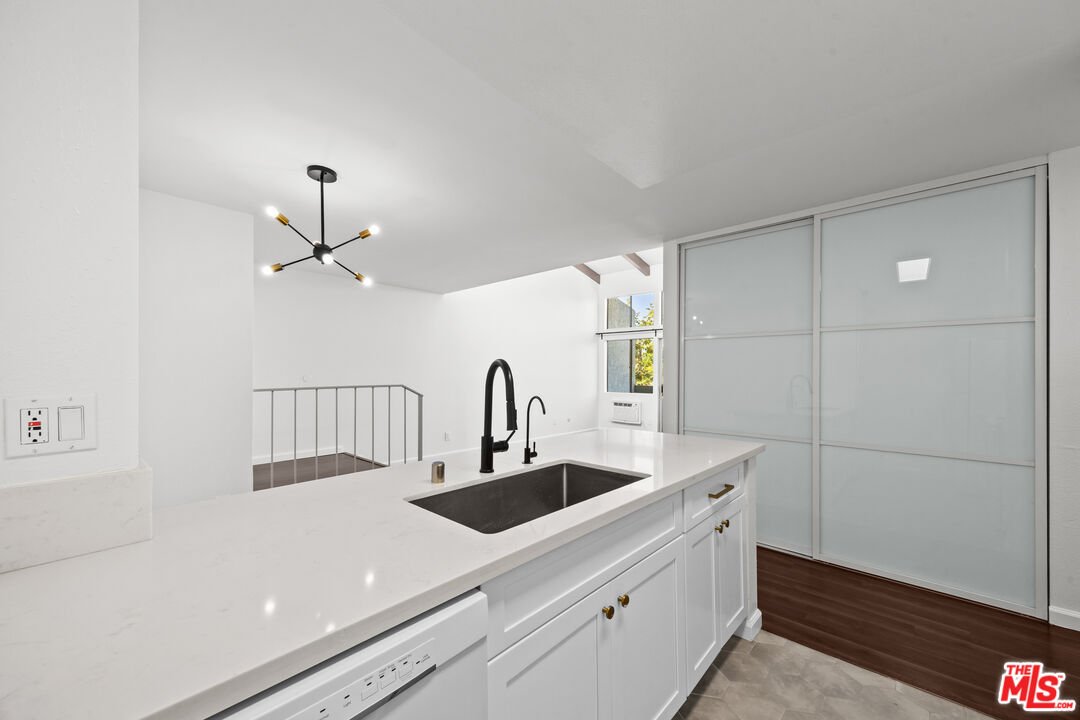 4900 Overland Ave Unit: 270
