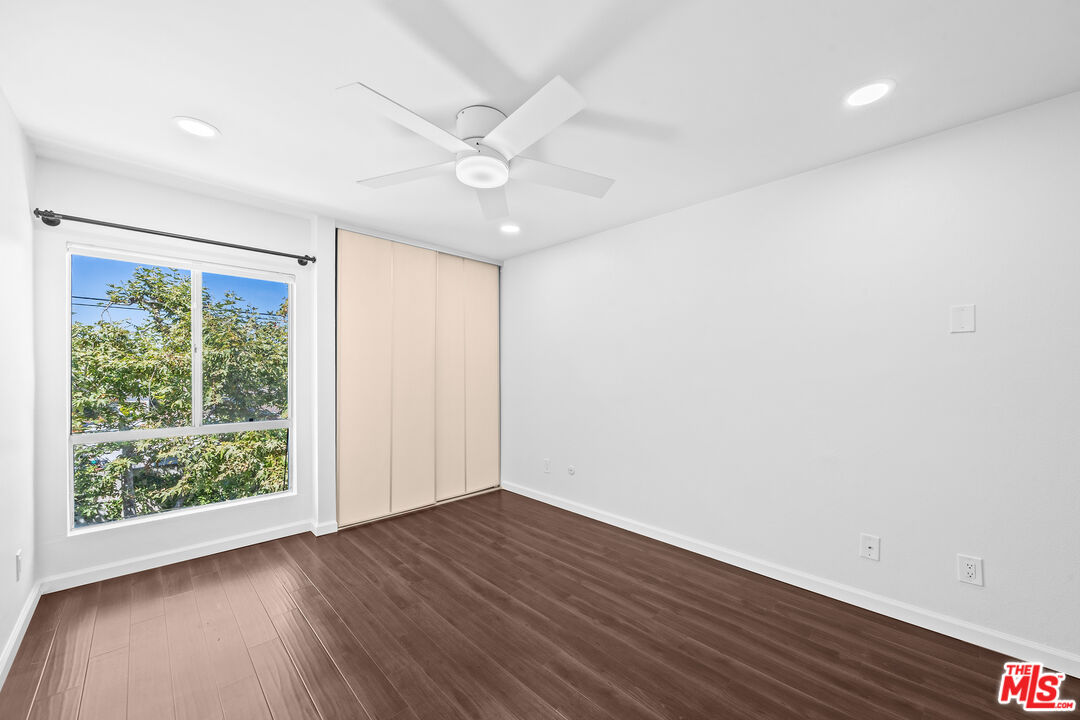 4900 Overland Ave Unit: 270