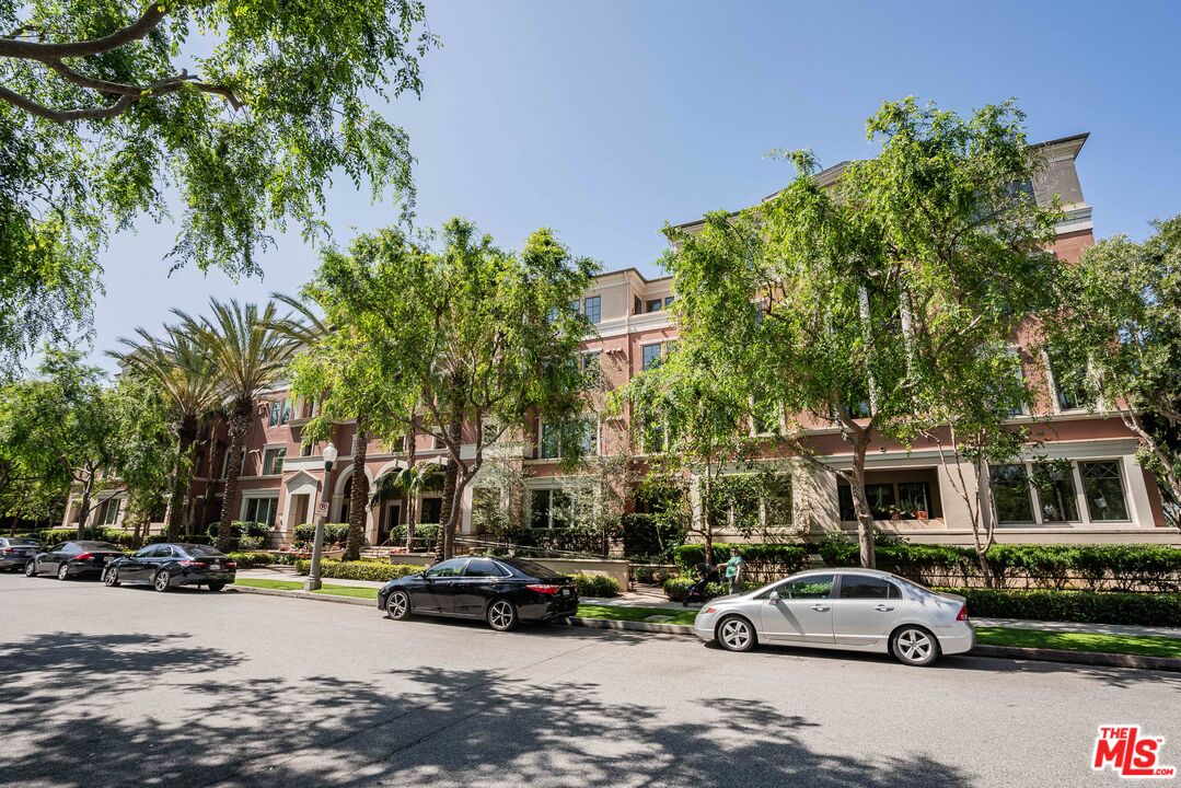 6241 Crescent Park Unit: 206
