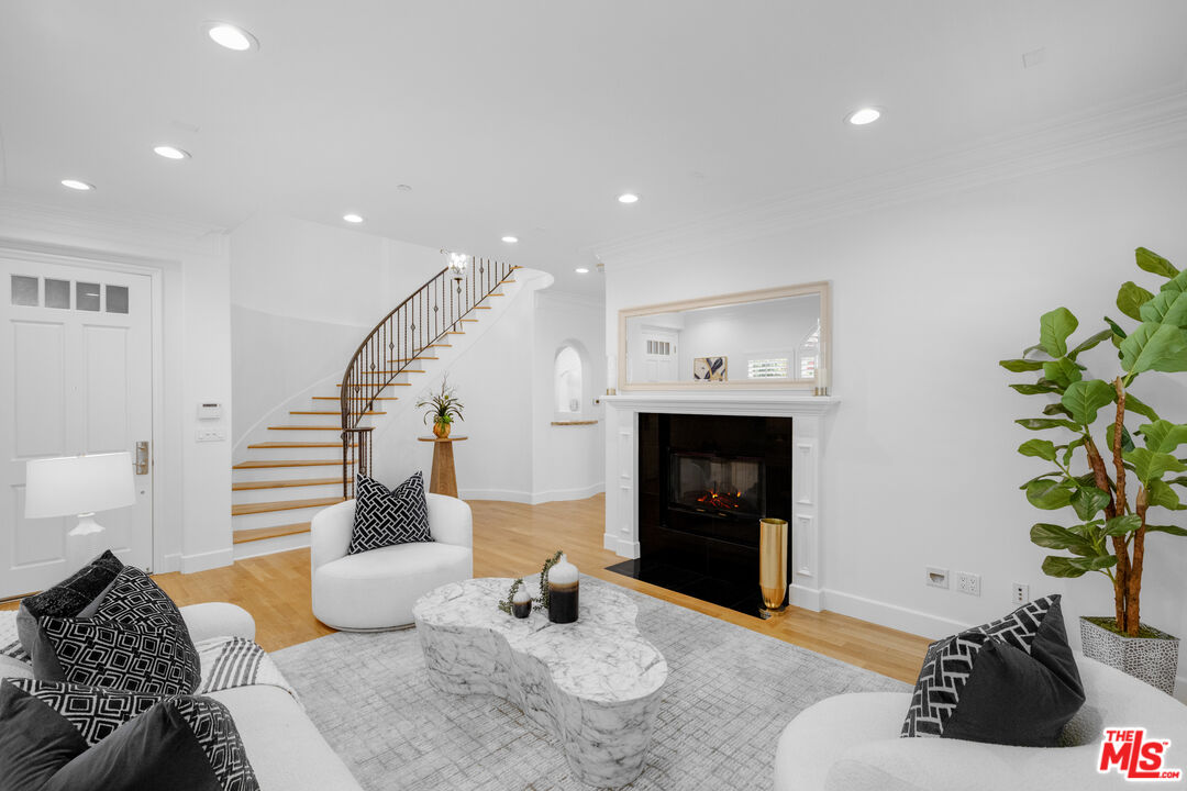 4128 Lincoln Ave