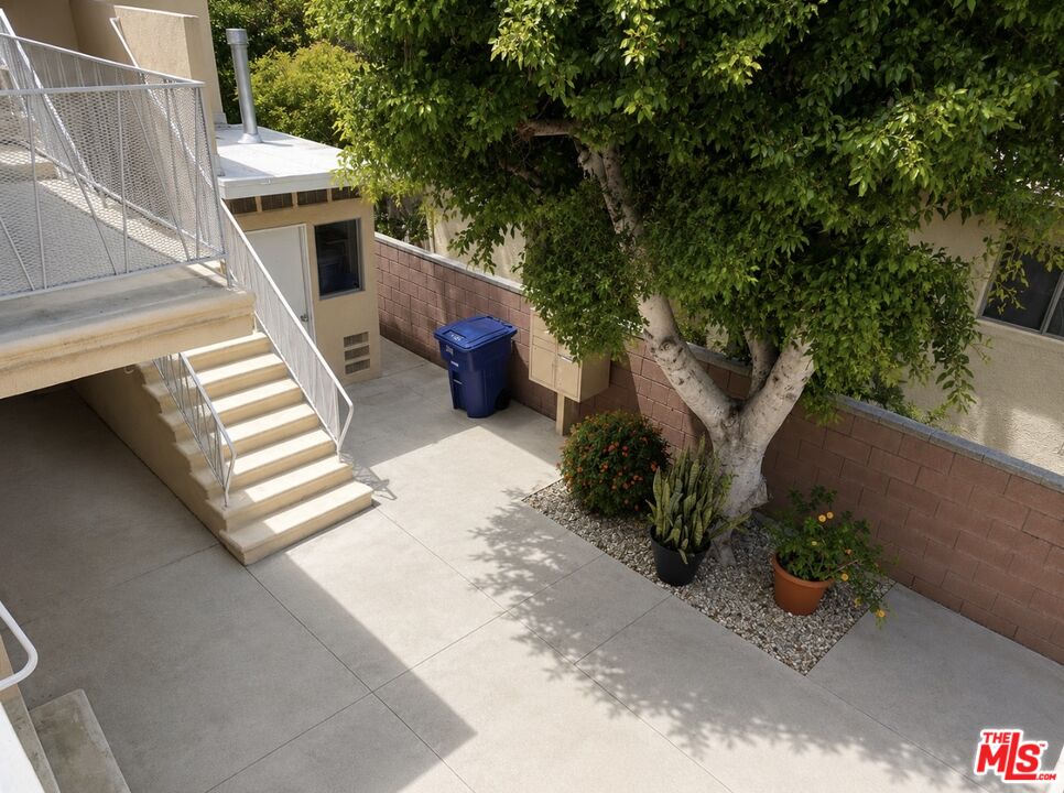 5411 S Centinela Ave Unit: 3