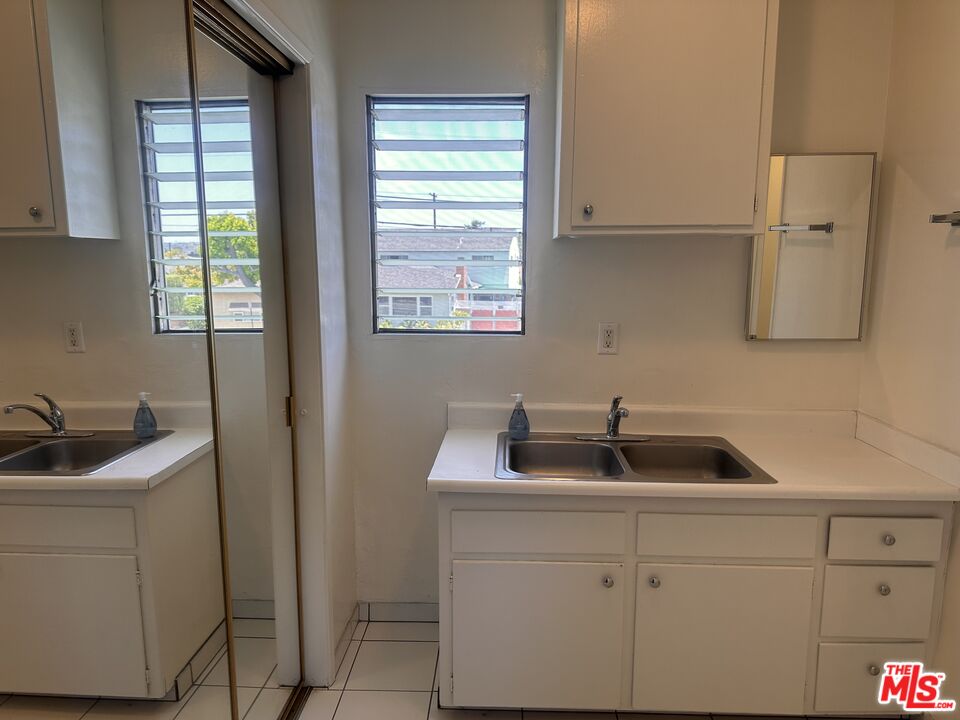 5411 S Centinela Ave Unit: 3