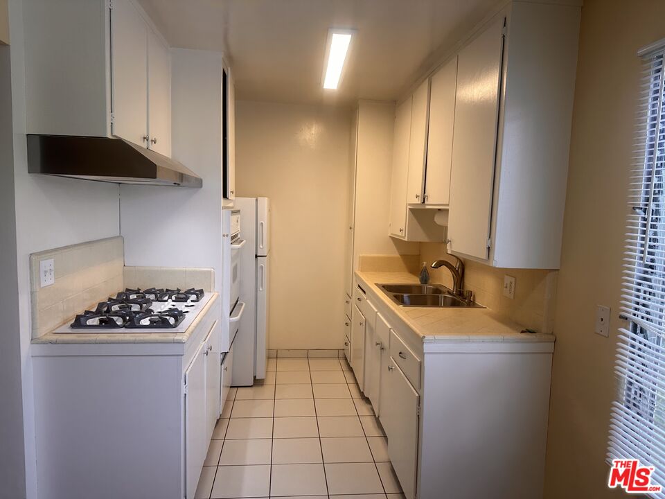 5411 S Centinela Ave Unit: 3