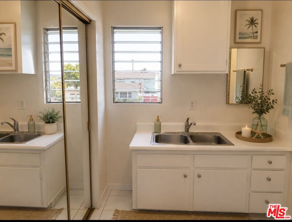 5411 S Centinela Ave Unit: 3