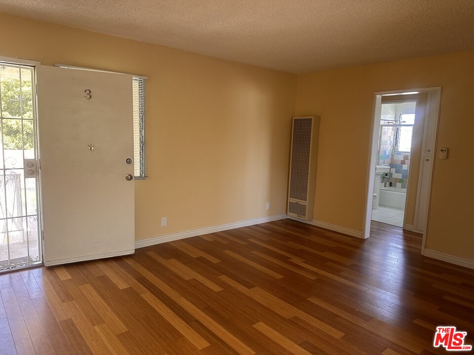 5411 S Centinela Ave Unit: 3