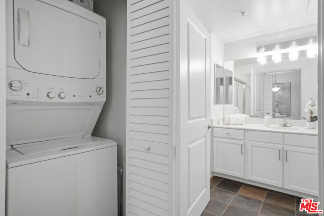 6400 Crescent Park Unit: 301