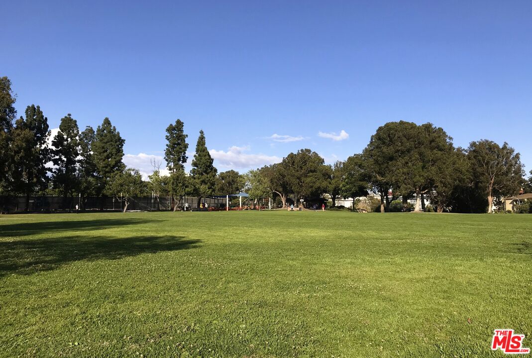 5650 Sumner Way Unit: 102