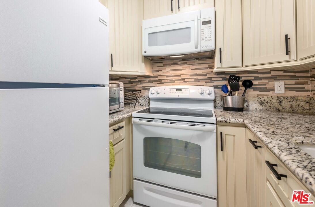 5650 Sumner Way Unit: 102