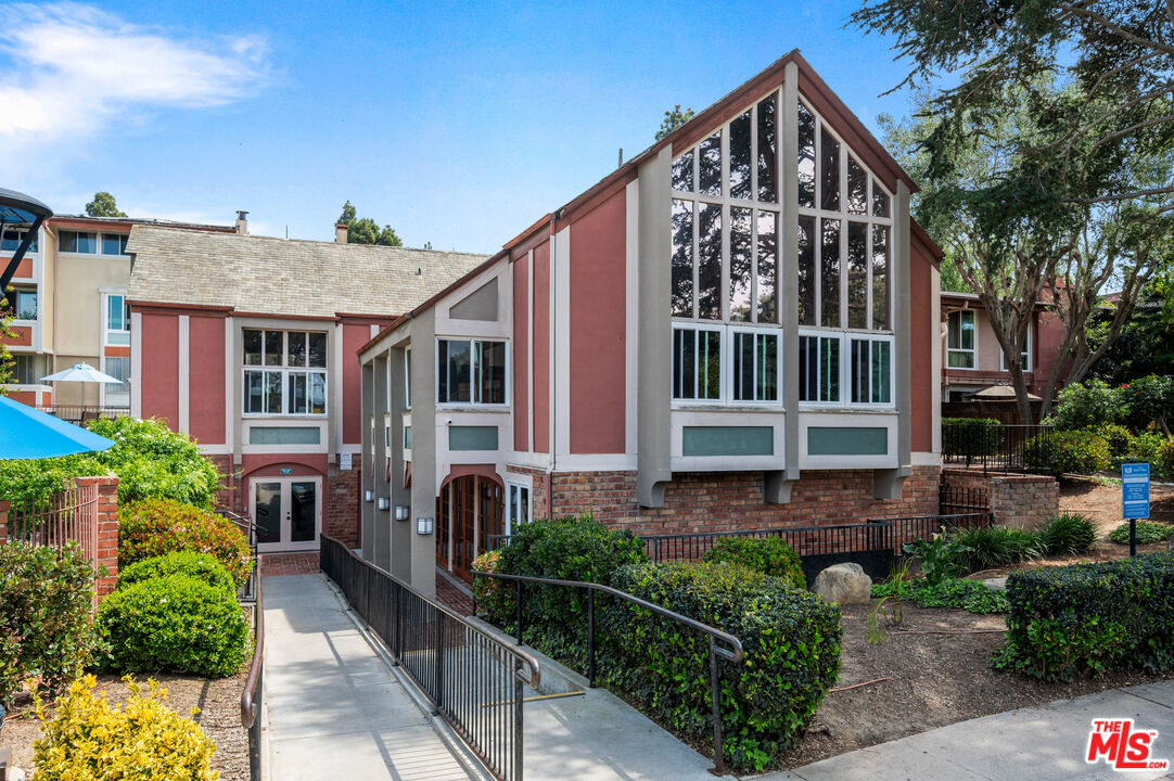 6305 Green Valley Cir Unit: 213