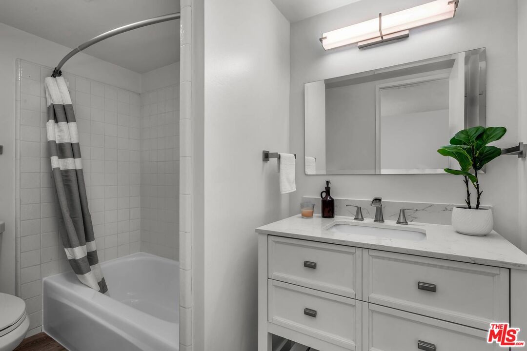 1220 Manning Ave Unit: 3