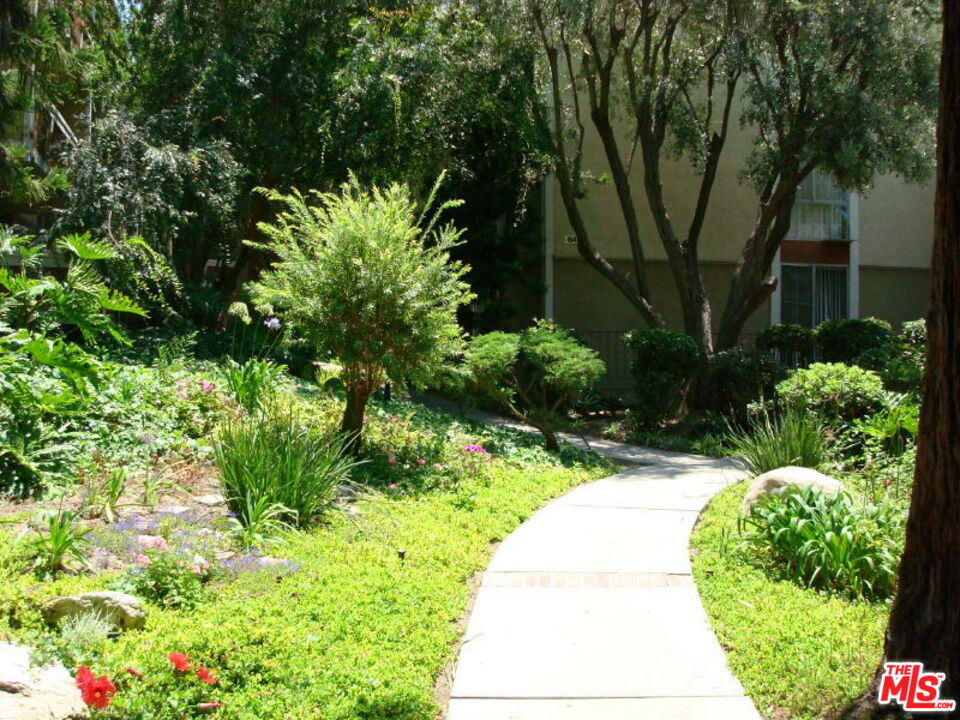6425 Green Valley Cir Unit: 300