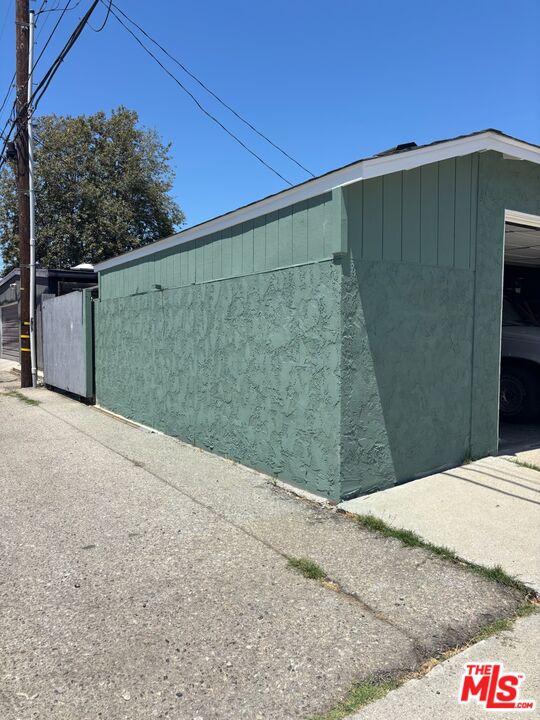3497 Redwood Ave