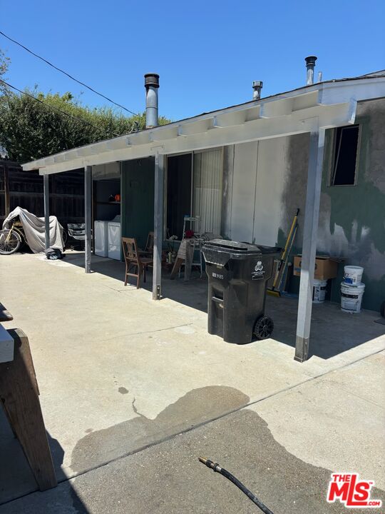 3497 Redwood Ave