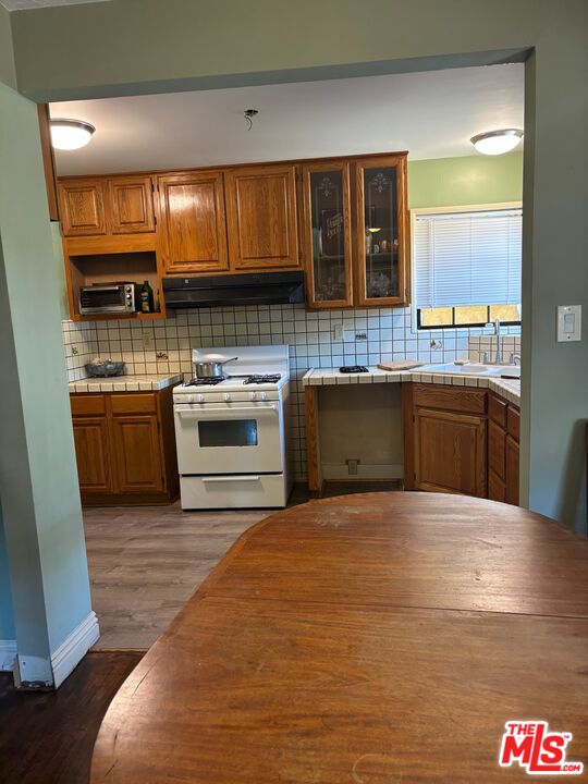 3497 Redwood Ave
