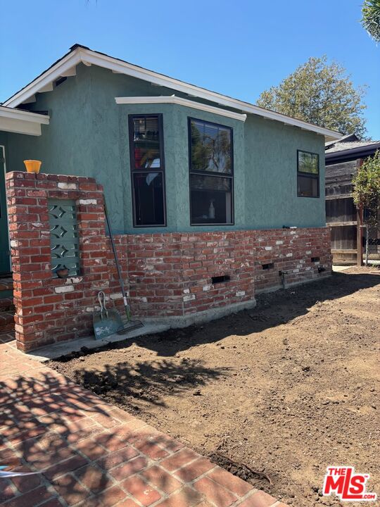 3497 Redwood Ave