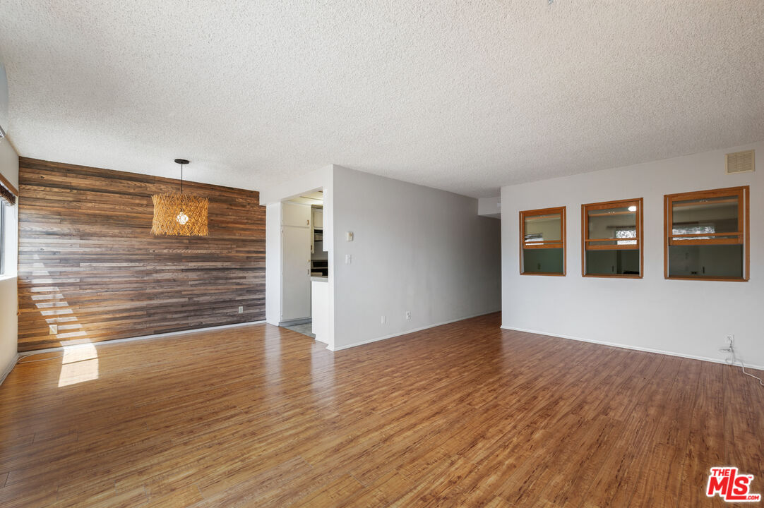 5950 Buckingham Pkwy Unit: 610