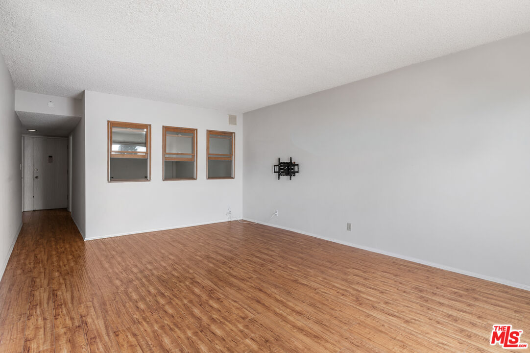 5950 Buckingham Pkwy Unit: 610