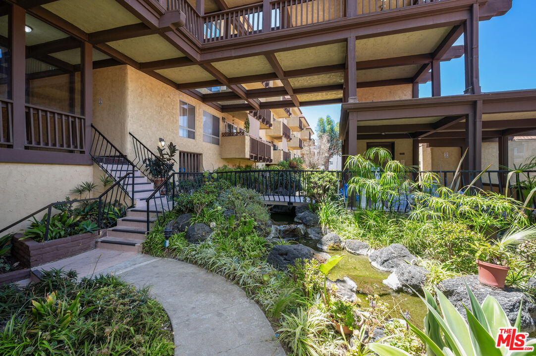 5950 Buckingham Pkwy Unit: 610