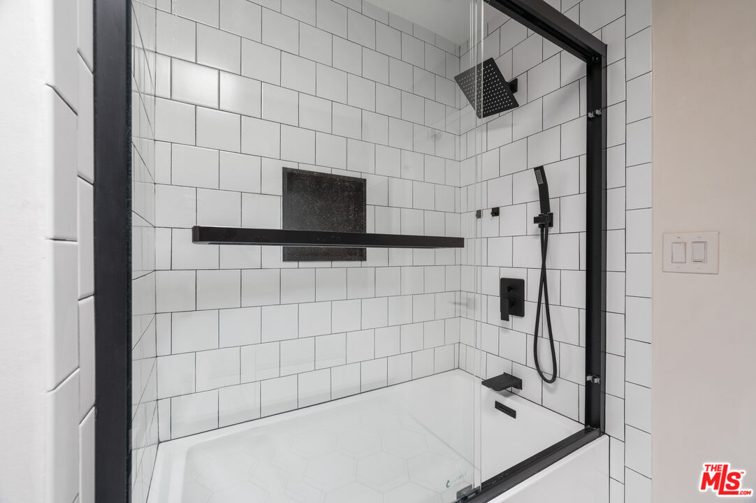 5950 Buckingham Pkwy Unit: 610