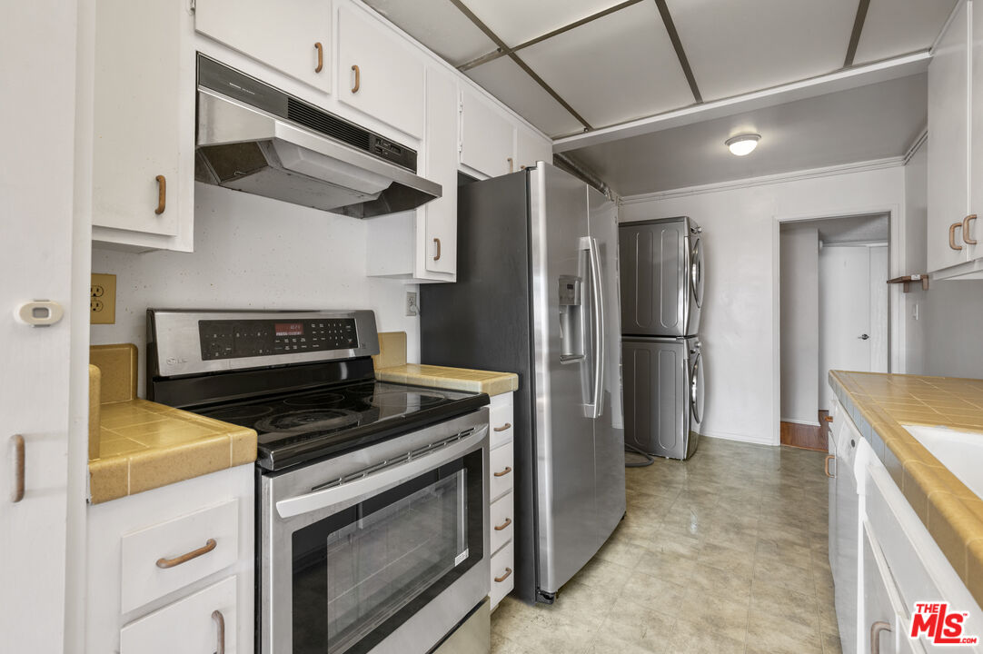 5950 Buckingham Pkwy Unit: 610