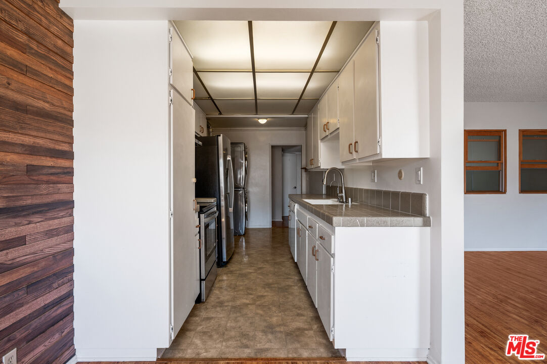 5950 Buckingham Pkwy Unit: 610