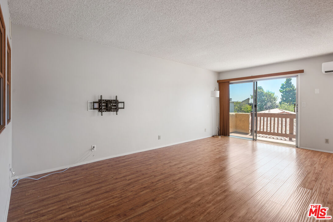 5950 Buckingham Pkwy Unit: 610