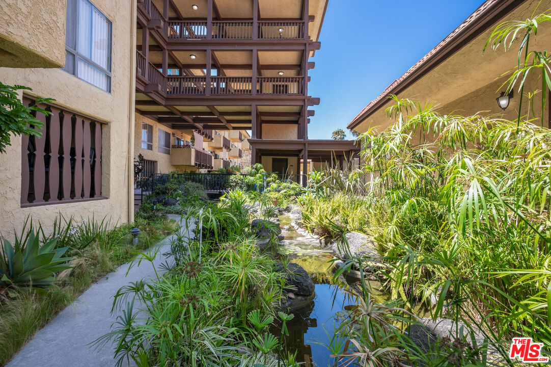 5950 Buckingham Pkwy Unit: 610