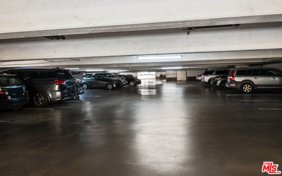 5950 Buckingham Pkwy Unit: 610