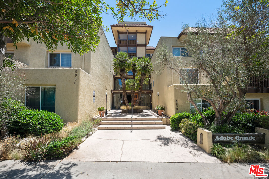 5950 Buckingham Pkwy Unit: 610