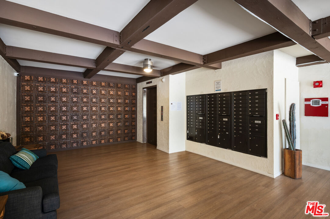 5950 Buckingham Pkwy Unit: 610