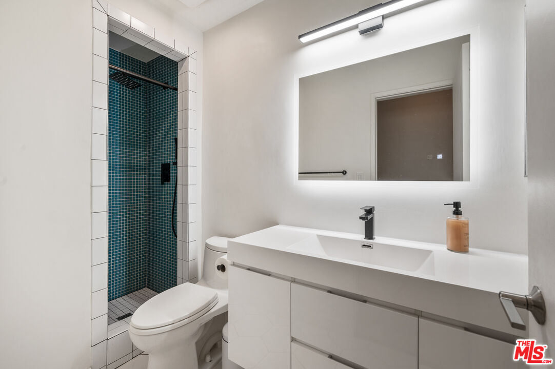 5950 Buckingham Pkwy Unit: 610