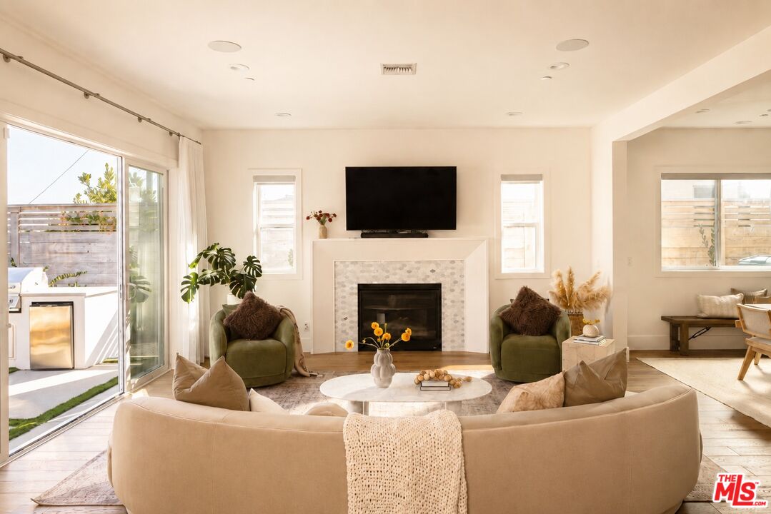 11420 Biona Dr