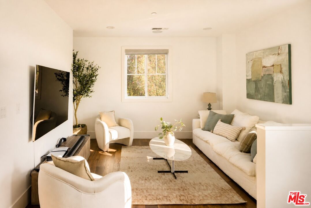 11420 Biona Dr