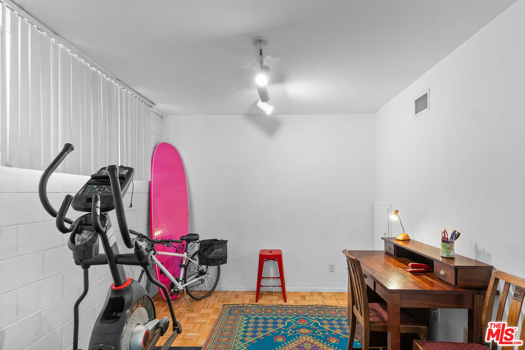 1828 Barry Ave Unit: 4