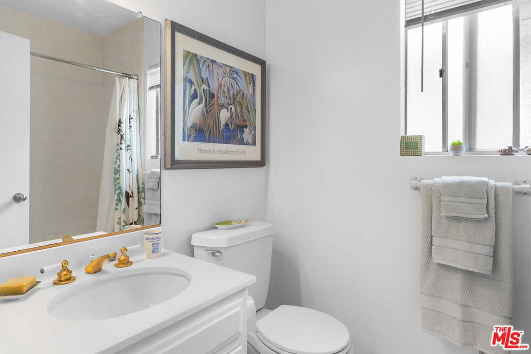 1828 Barry Ave Unit: 4