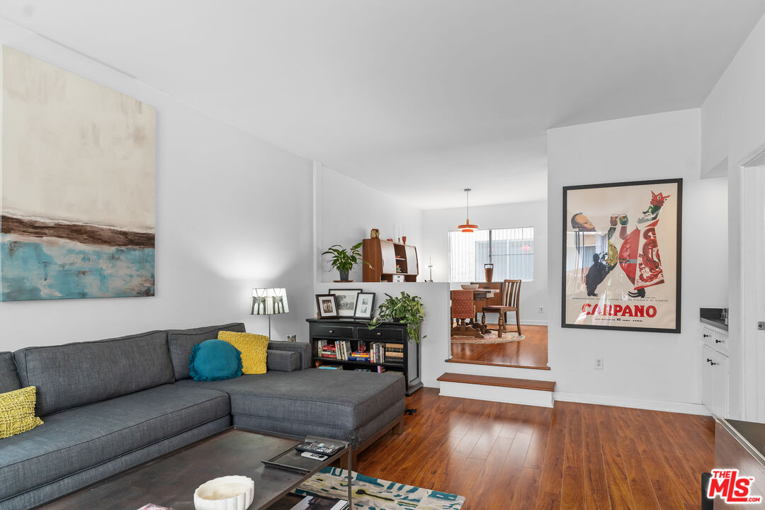 1828 Barry Ave Unit: 4