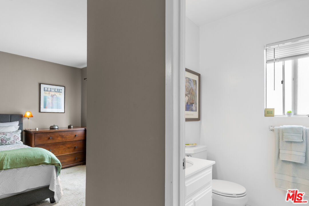 1828 Barry Ave Unit: 4